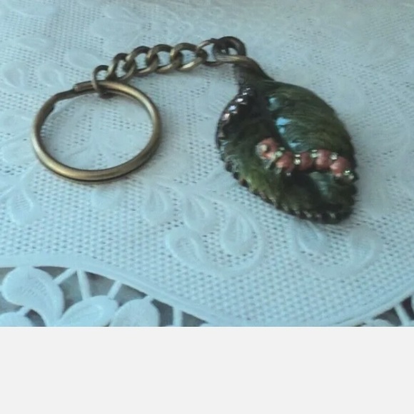 Beautiful Jay Strongwater Artist Leaf and caterpillar 🐛 Keychain. - Picture 2 of 6